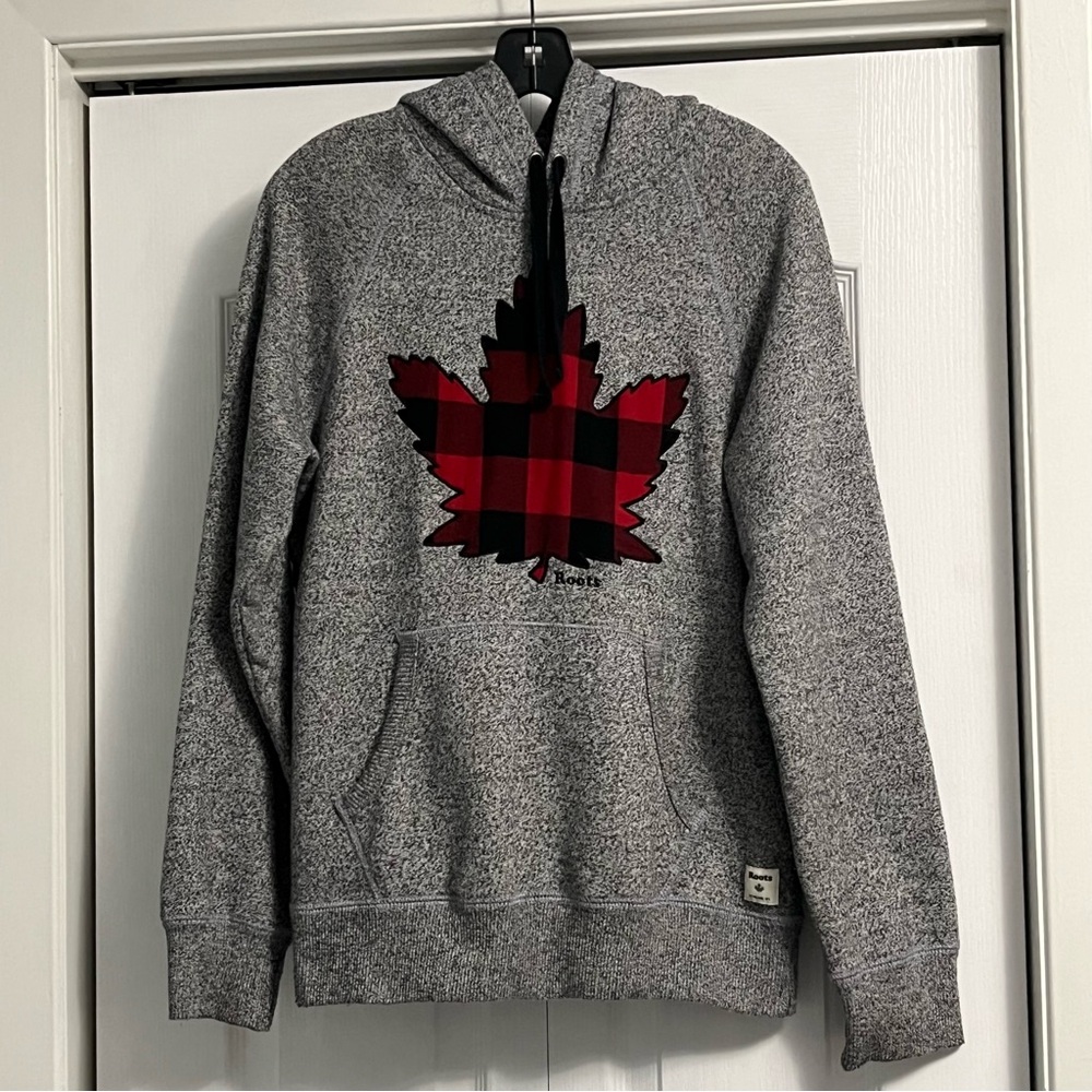 ROOTS men’s maple leaf pullover hoodie sweatshirt size XS grey red Buffalo plaid